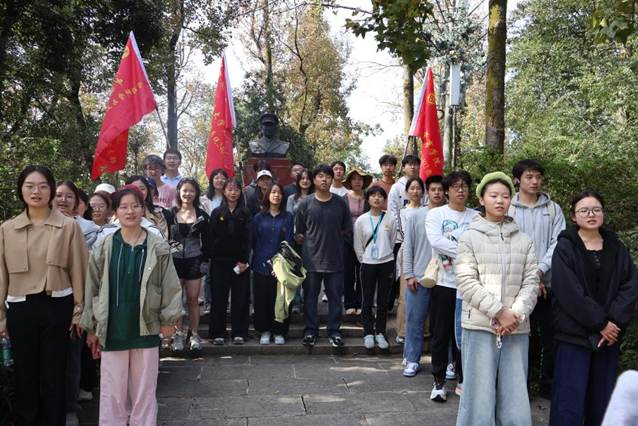 肖劲光铜像朗诵照片